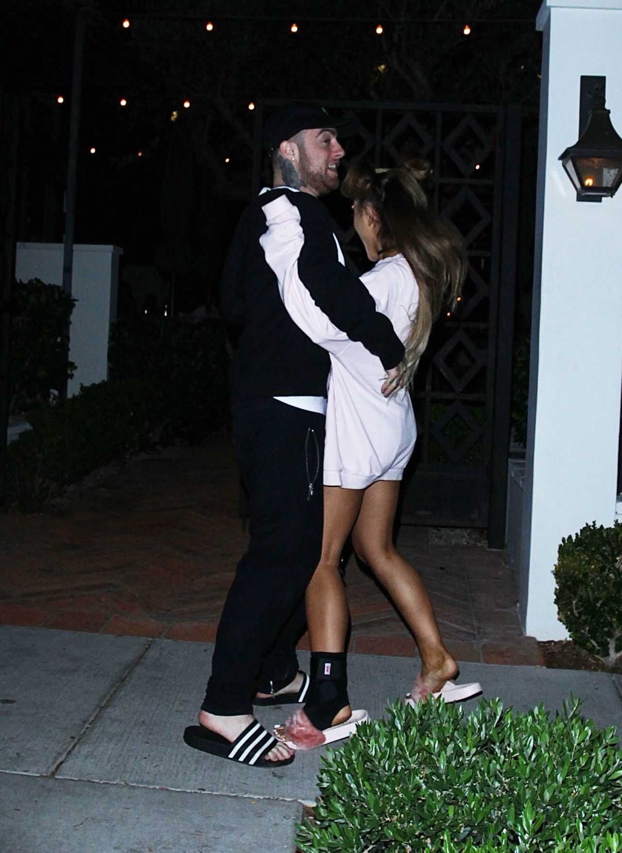 Ariana-Grande-Out-and-About-in-LA-5