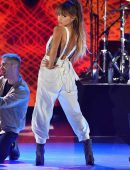 ariana-grande-at-macys-presents-fashions-front-row-in-nyc-7
