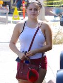 ariel-winter-booty-in-red-shorts-11