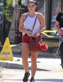ariel-winter-booty-in-red-shorts-12
