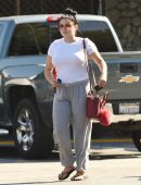 ariel-winter-going-to-grocery-shopping-in-la-4