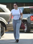 ariel-winter-going-to-grocery-shopping-in-la-7