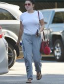 ariel-winter-going-to-grocery-shopping-in-la-8