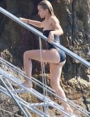 ashley-olsen-in-black-swimsuit-10