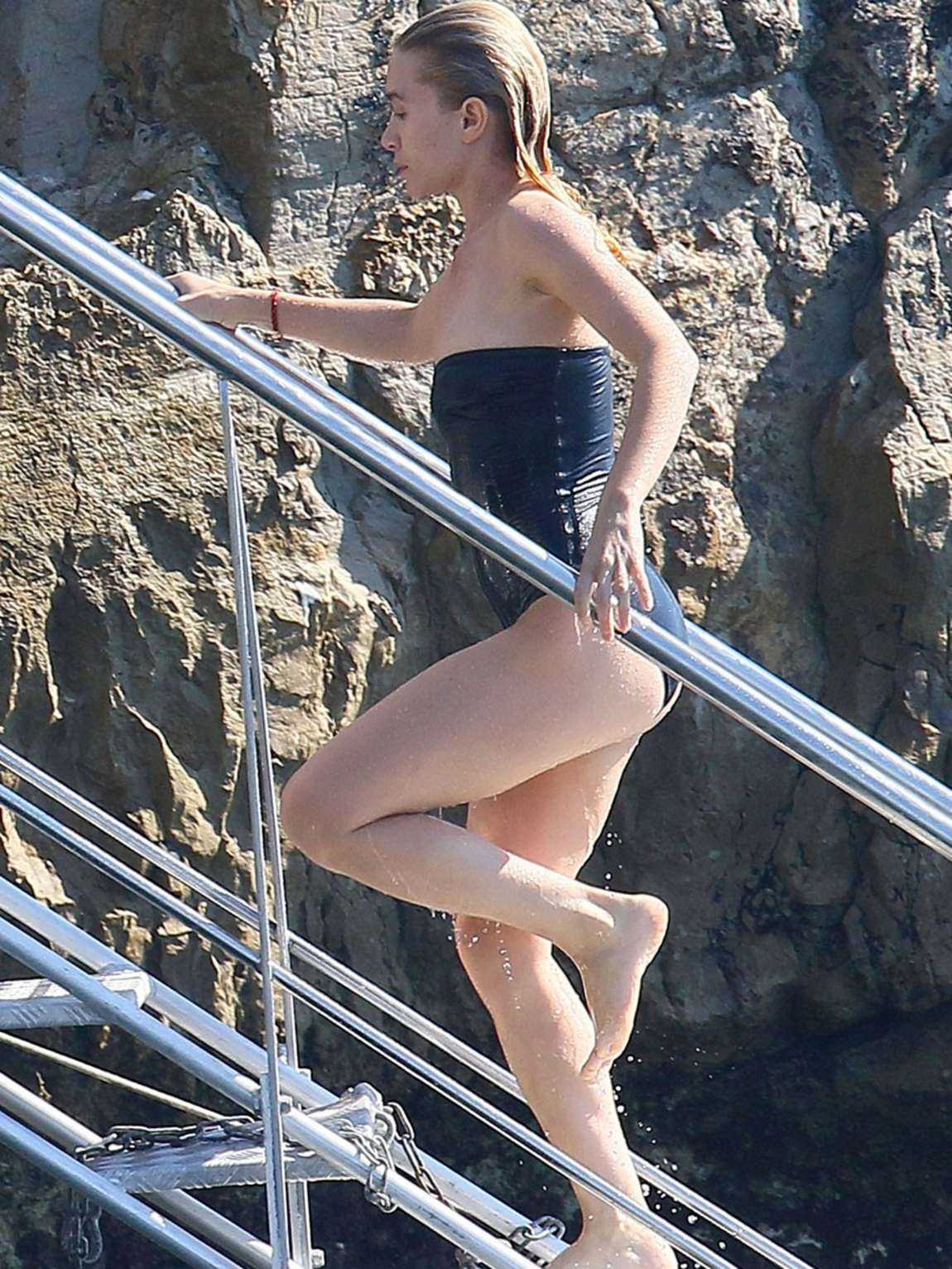 ashley-olsen-in-black-swimsuit-11