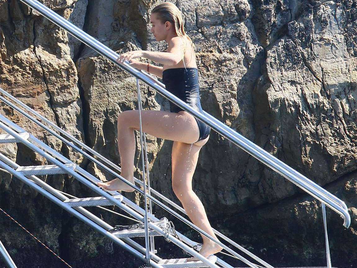 ashley-olsen-in-black-swimsuit-13