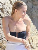 ashley-olsen-in-black-swimsuit-4