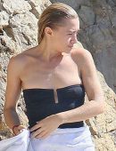 ashley-olsen-in-black-swimsuit-6