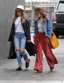 ashley-tisdale-and-vanessa-hudgens-10
