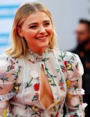 Chloe-Moretz-at-Opening-Ceremony-of-the-42th-Deauville-US-Film-Festival-1