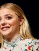 Chloe-Moretz-at-Opening-Ceremony-of-the-42th-Deauville-US-Film-Festival-18