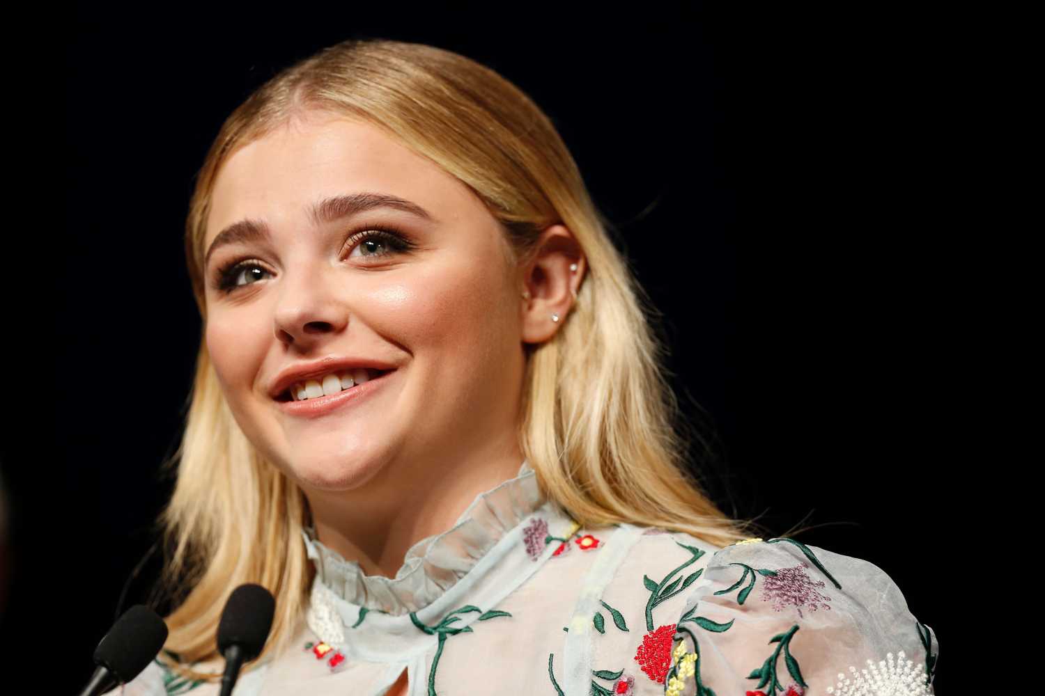 Chloe-Moretz-at-Opening-Ceremony-of-the-42th-Deauville-US-Film-Festival-18
