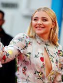 Chloe-Moretz-at-Opening-Ceremony-of-the-42th-Deauville-US-Film-Festival-2