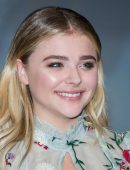 Chloe-Moretz-at-Opening-Ceremony-of-the-42th-Deauville-US-Film-Festival-24