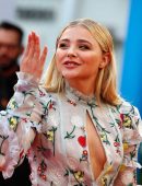 Chloe-Moretz-at-Opening-Ceremony-of-the-42th-Deauville-US-Film-Festival-3