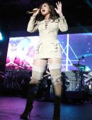 demi-lovato-at-concert-for-marriott-rewards-members-la-2