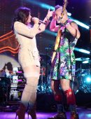 demi-lovato-at-concert-for-marriott-rewards-members-la-4