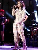 demi-lovato-at-concert-for-marriott-rewards-members-la-5