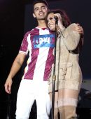 demi-lovato-at-concert-for-marriott-rewards-members-la-6