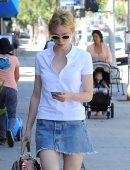 Elle-Fanning-Outside-a-Nail-Salon-in-West-Hollywood-4