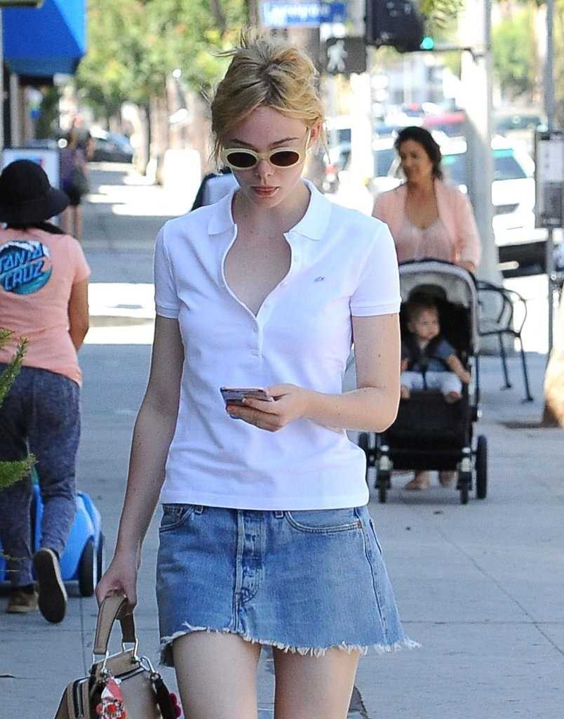 Elle-Fanning-Outside-a-Nail-Salon-in-West-Hollywood-4
