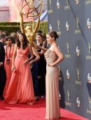 emilia-clarke-at-2016-emmy-awards-4