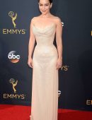 emilia-clarke-at-2016-emmy-awards-5