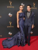 emily-ratajkowski-at-2016-emmy-awards-2