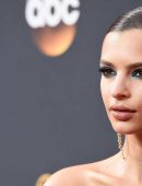 emily-ratajkowski-at-2016-emmy-awards-3