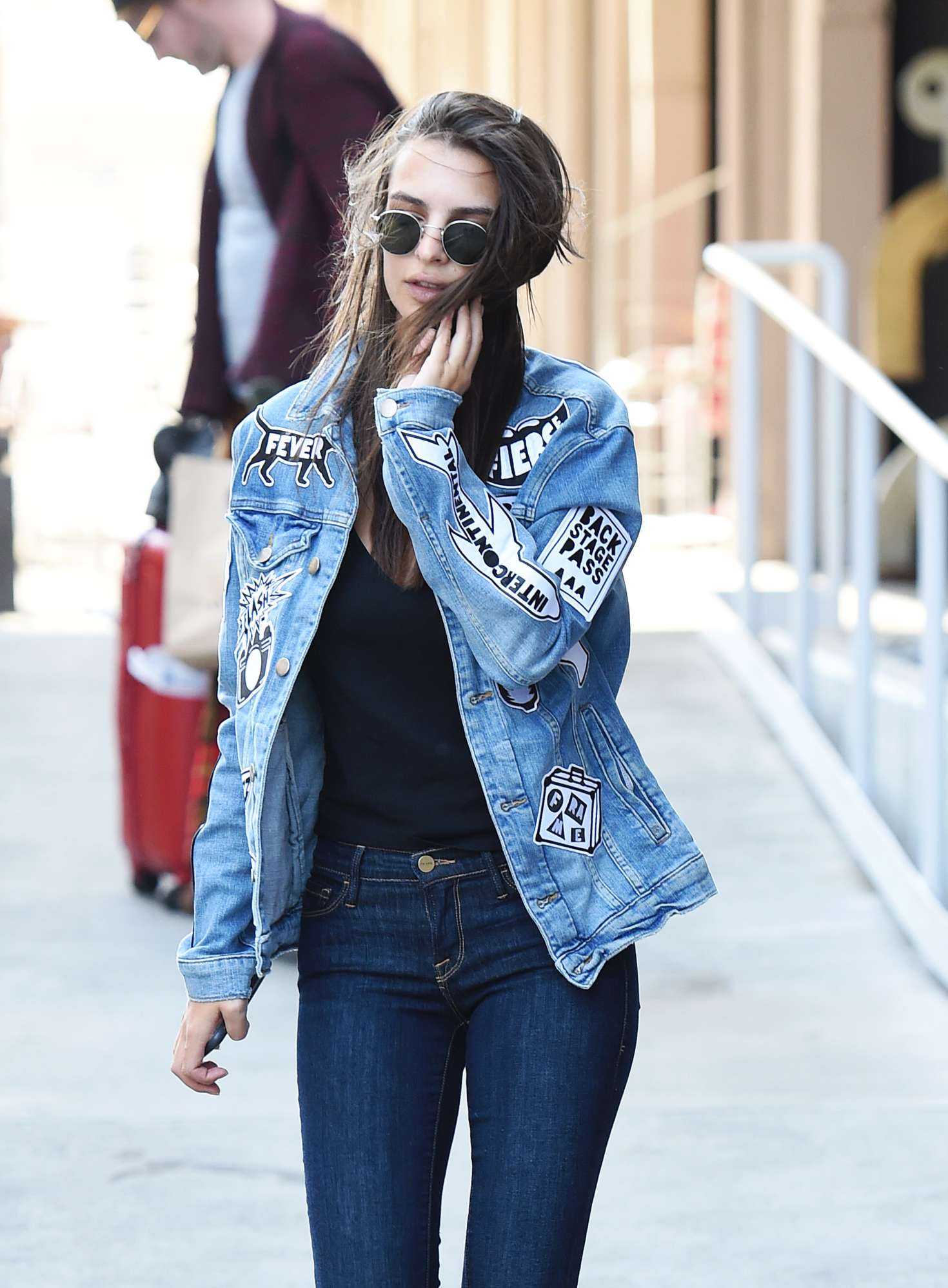 emily-ratajkowski-in-jeans-552