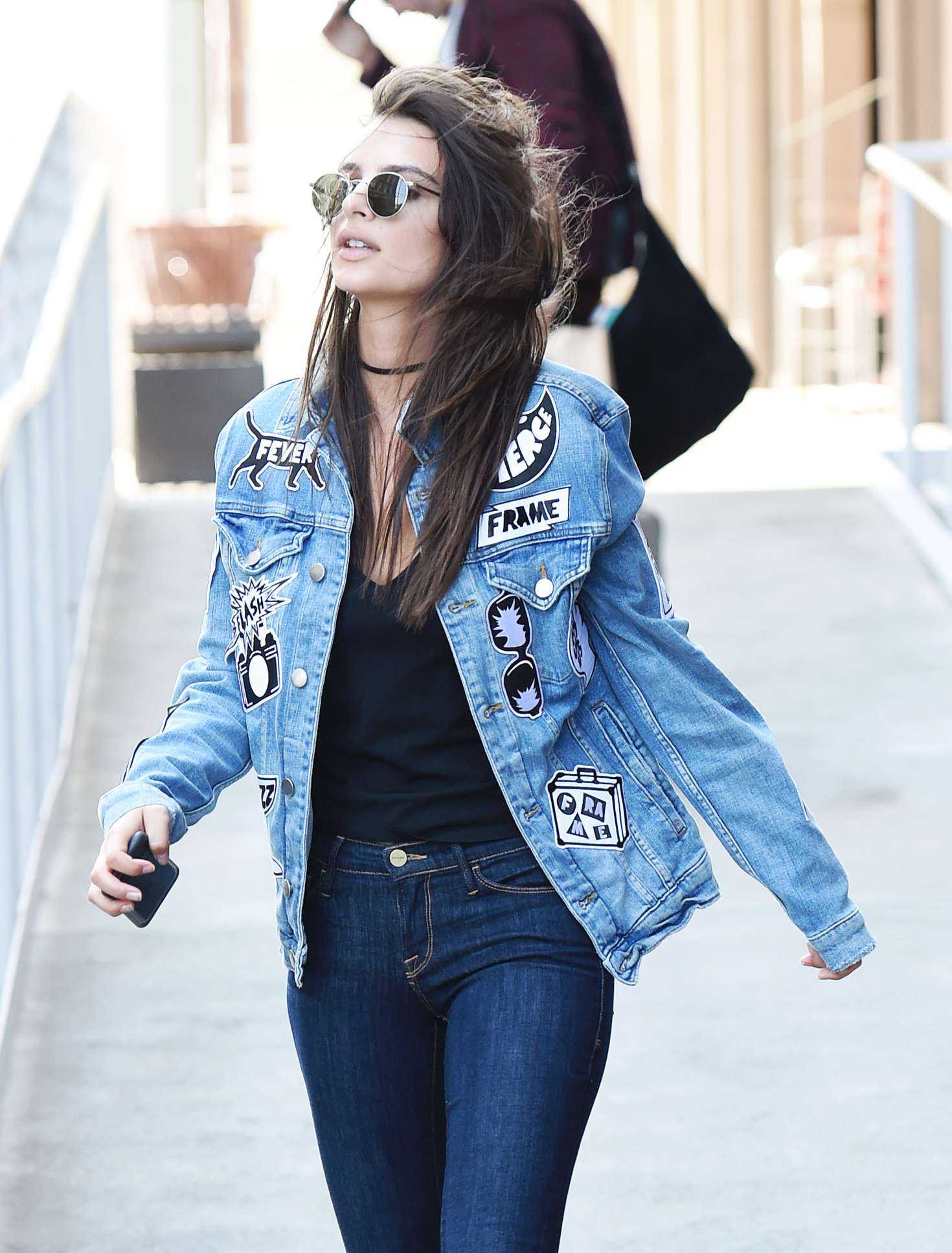 emily-ratajkowski-in-jeans-556