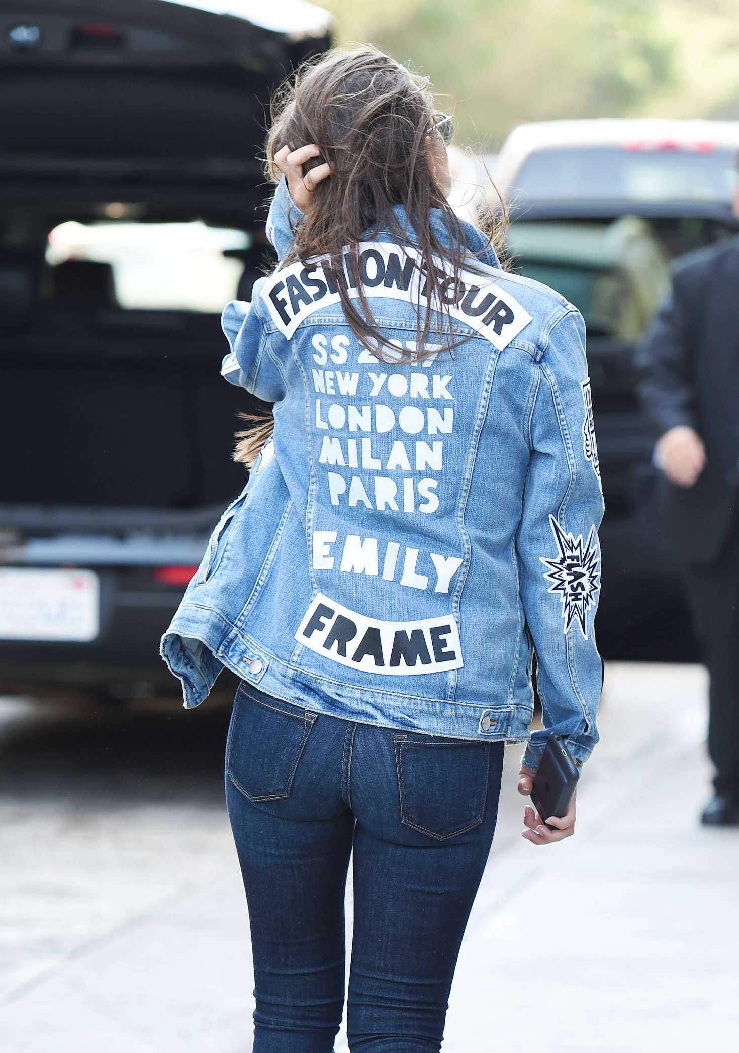 emily-ratajkowski-in-jeans-557