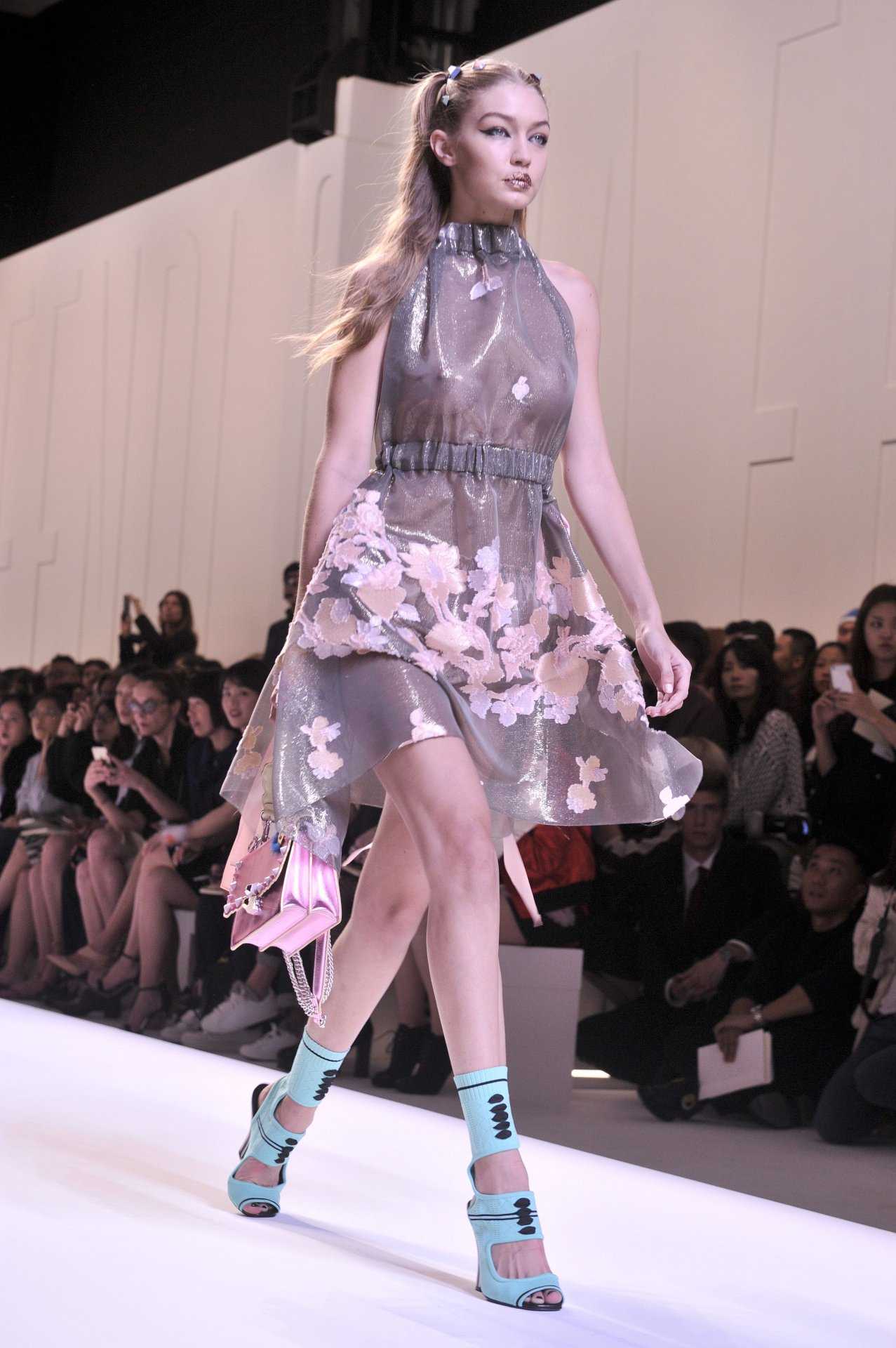 gigi-hadid-see-through-at-fendi-fashion-show-3