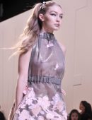 gigi-hadid-see-through-at-fendi-fashion-show-6