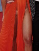Giulia-Salemi-Upskirt-at-Brimstone-Premiere-6