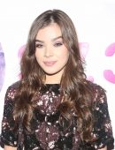 hailee-steinfeld-hits-97-3-sessions-in-fort-lauderdale-11