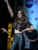 hailee-steinfeld-hits-97-3-sessions-in-fort-lauderdale-17