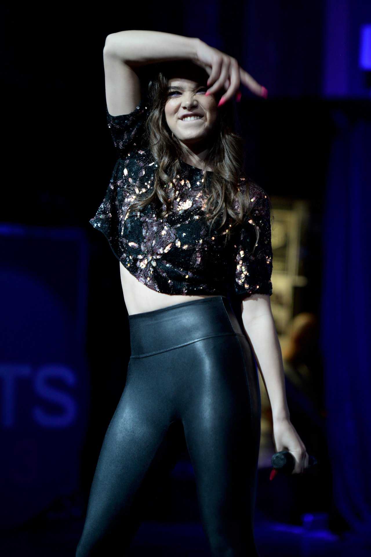hailee-steinfeld-hits-97-3-sessions-in-fort-lauderdale-18