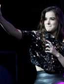 hailee-steinfeld-hits-97-3-sessions-in-fort-lauderdale-8