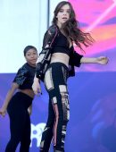 hailee-steinfeld-iheartradio-music-festival-lv-10