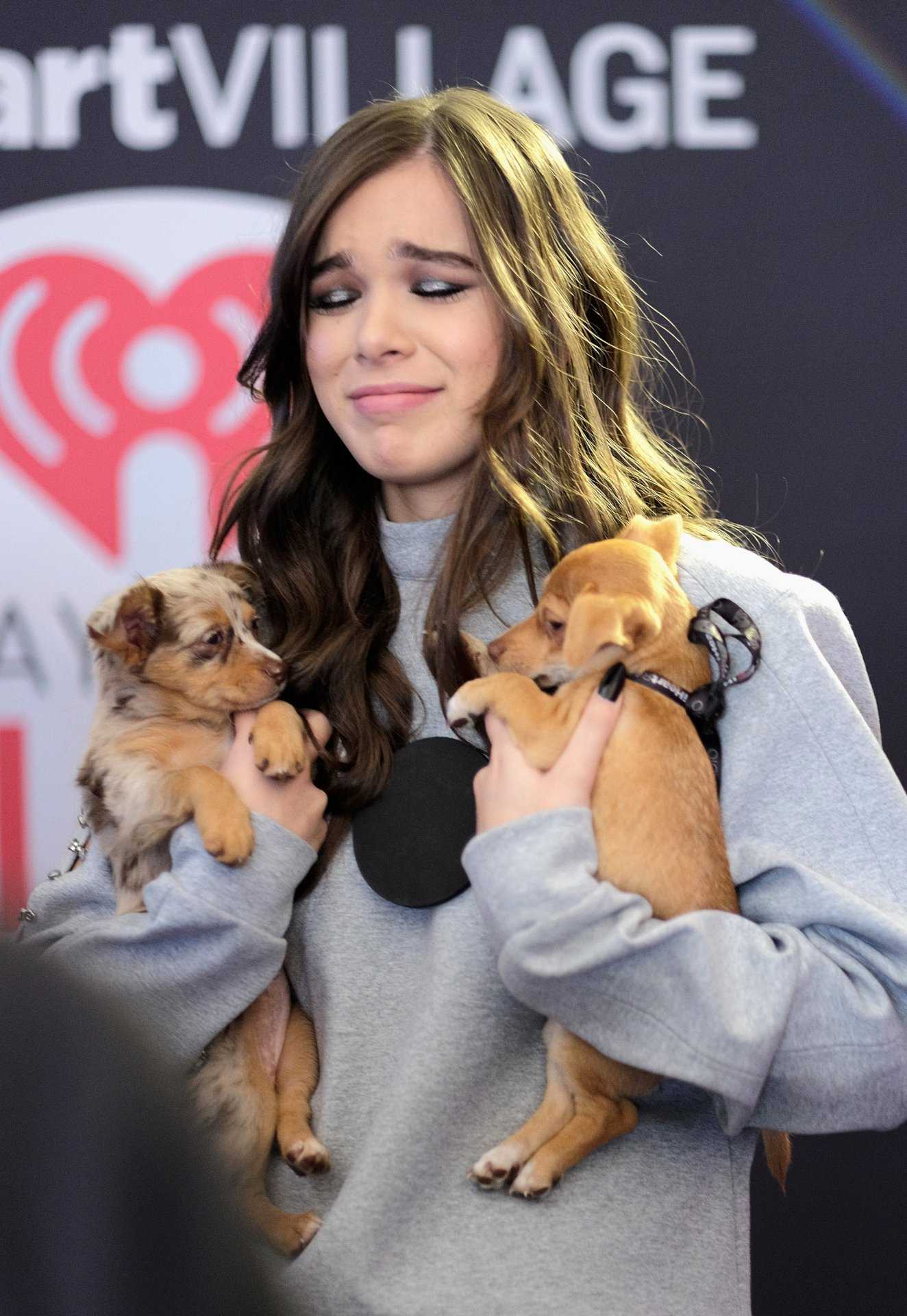hailee-steinfeld-iheartradio-music-festival-lv-3
