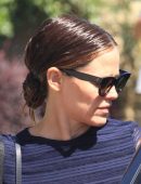 jennifer-garner-going-to-church-in-brentwood-17