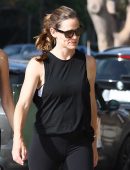 jennifer-garner-going-to-workout-with-a-friend-in-beverly-hills-12