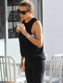jennifer-garner-going-to-workout-with-a-friend-in-beverly-hills-9