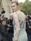 karlie-kloss-at-dior-ss17-show-during-paris-fashion-week-1