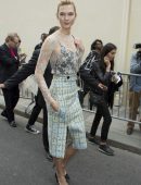 karlie-kloss-at-dior-ss17-show-during-paris-fashion-week-9