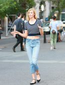 karlie-kloss-for-photoshoot-near-union-square-nyc-7