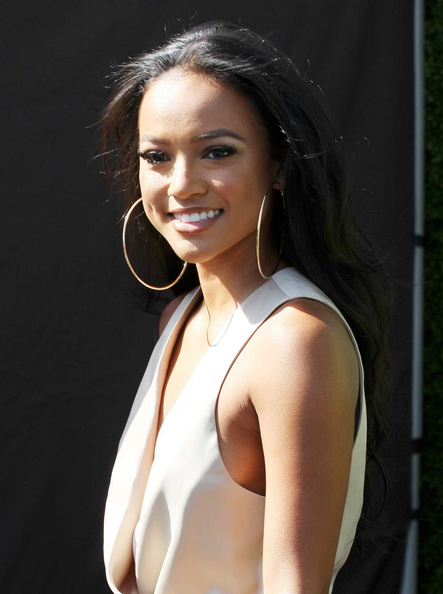 Karrueche-Tran-Leggy-Candids-in-Universal-City-114