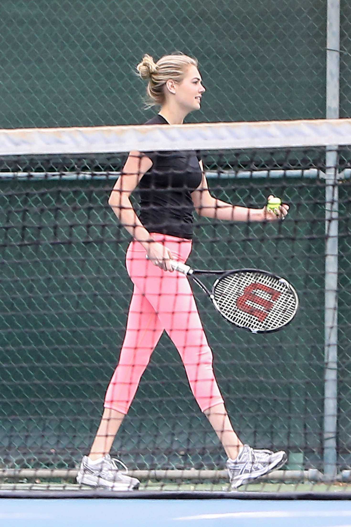 kate-upton-in-playing-tennis-5