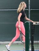 kate-upton-in-playing-tennis-6